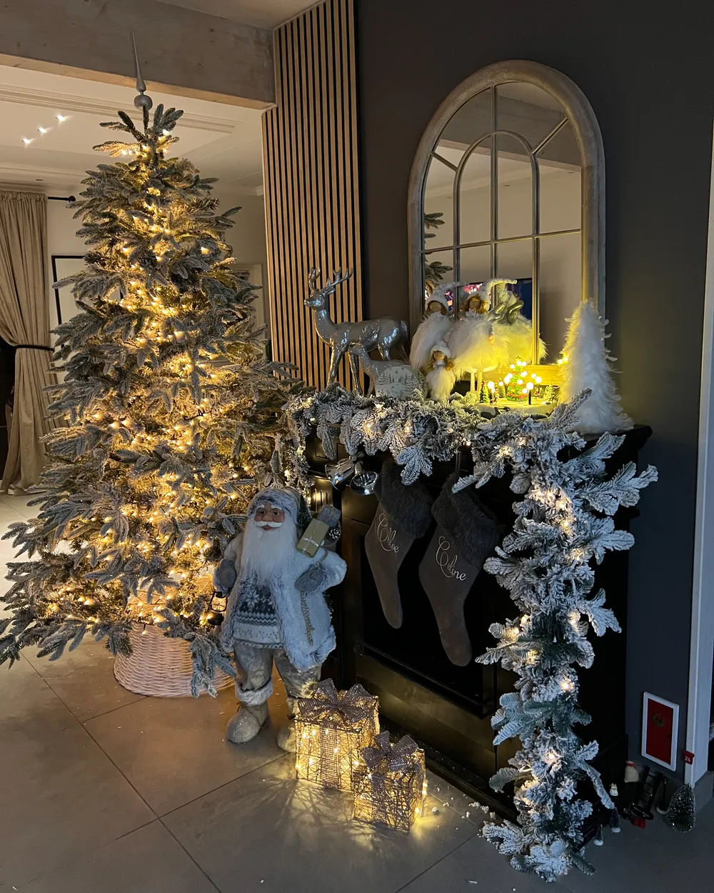 Vieux Sapin De Noël Artificiel Avec Branches Neigeuses Emboîtables - Métal Vintage