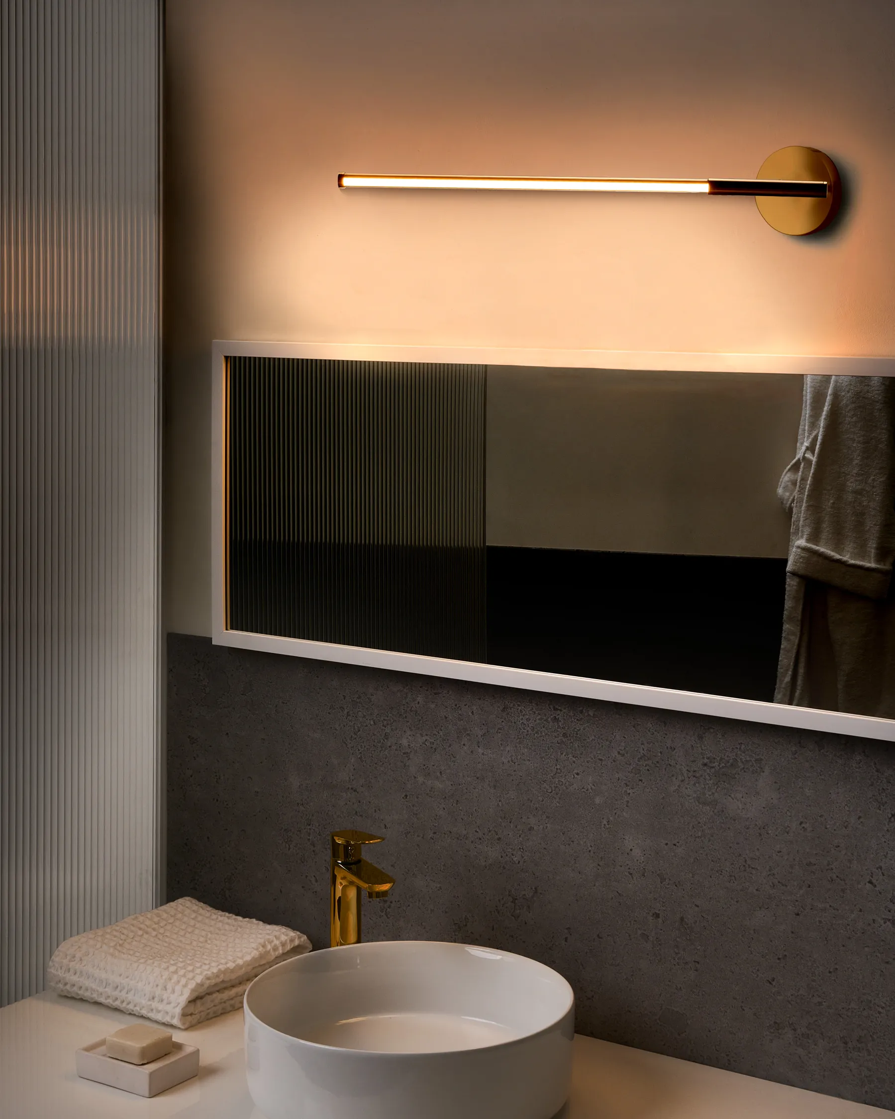 Luce LED per quadri e specchi VOLOGNE Metallo Oro_1008816