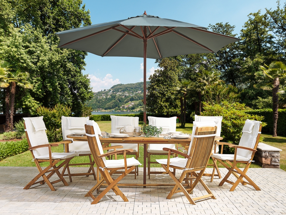 8 Seater Acacia Wood Garden Dining Set with Grey Parasol and Off White Cushions MAUI Beliani.sk