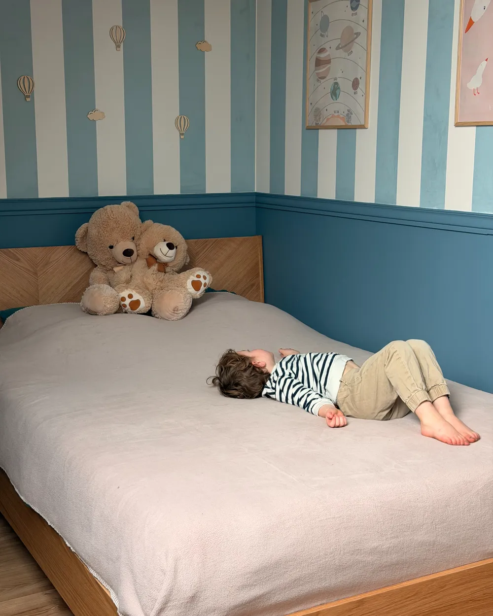 Bett mit Lattenrost WIZERNES 140 x 200 cm Helle Eiche_1064453