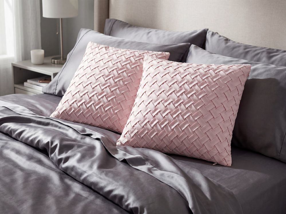 Set of 2 Decorative Cushions TITHONIA 45 x 45 cm Pink Chevron Pattern