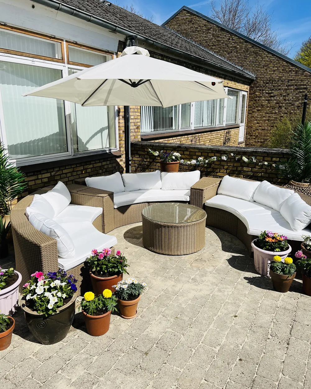 Parasol ogrodowy na wysięgniku LED 285 cm CORVAL Beżowy_824792