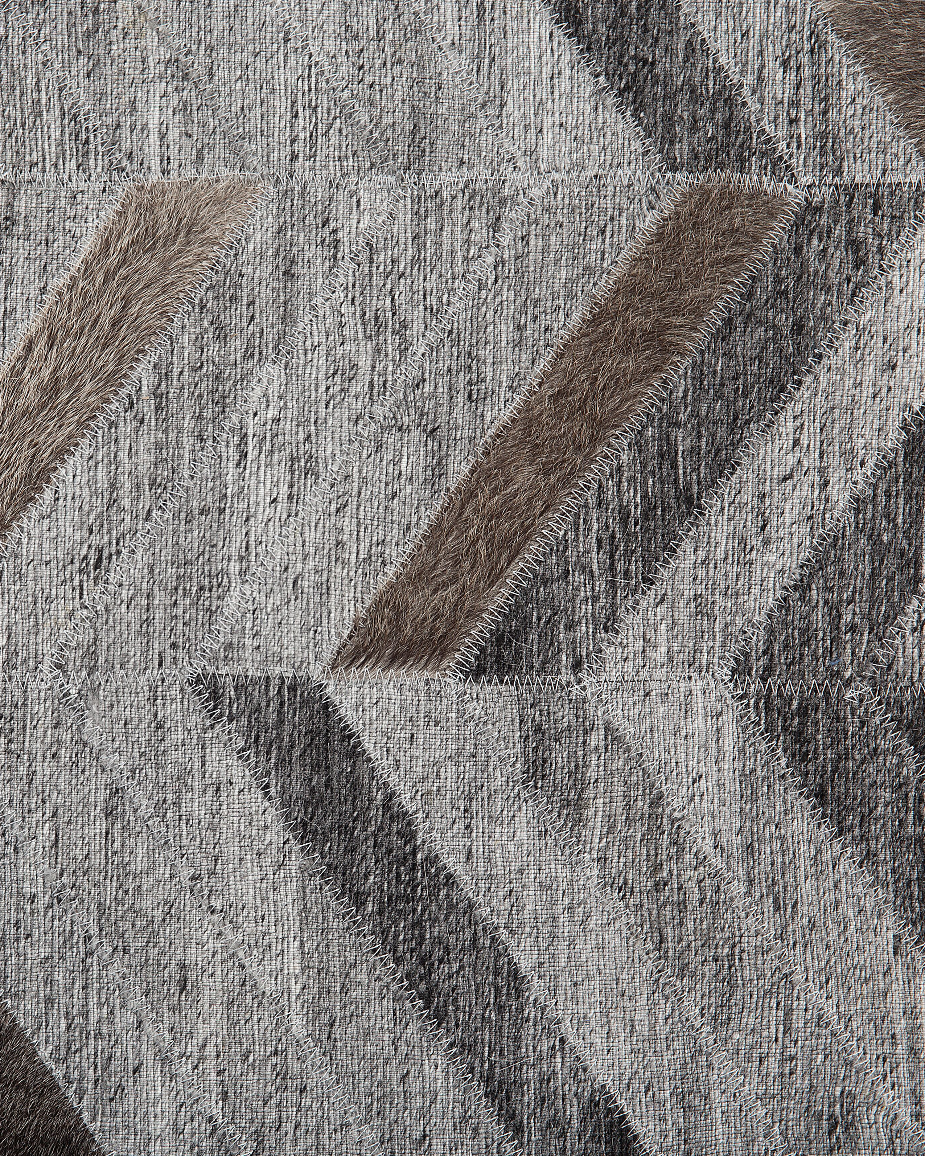 Tappeto in pelle color grigio 160 x 230 cm a pelo corto ARKUM_751224