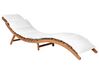 Chaise longue en bois avec coussin blanc LUINO_921595