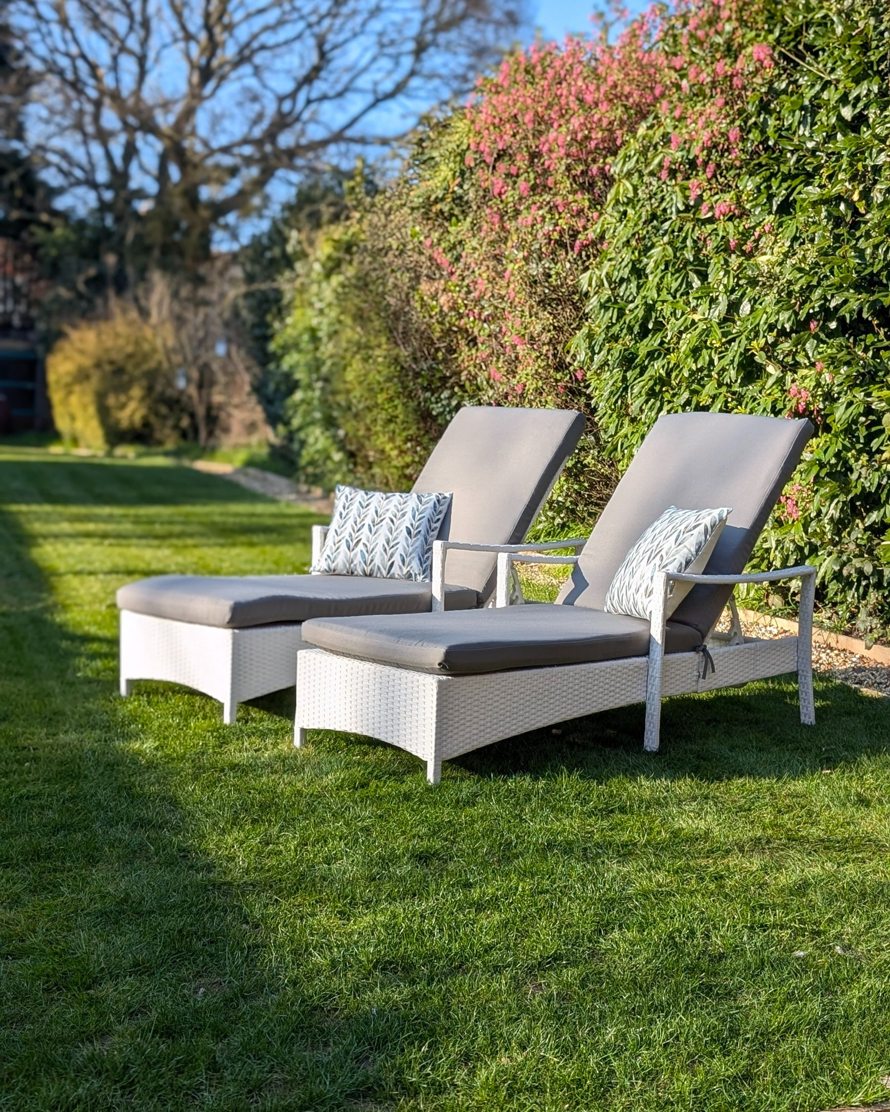 Leżak ogrodowy z technorattanu biały VASTO_982260