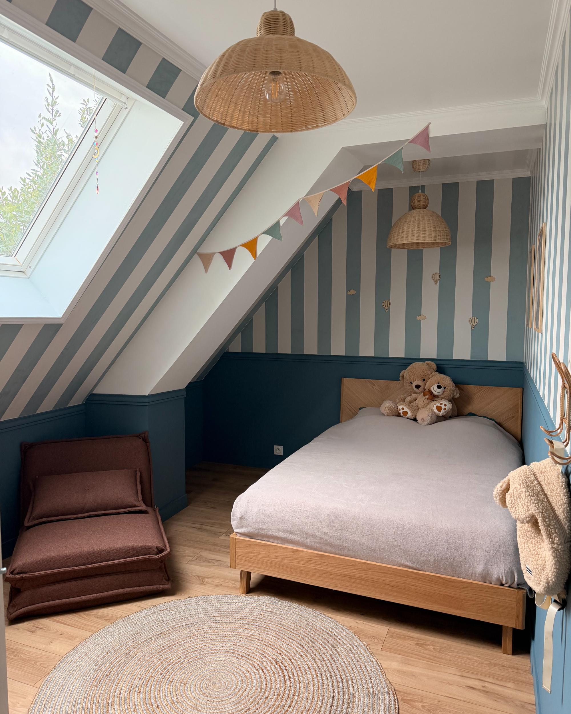 Bett mit Lattenrost WIZERNES 140 x 200 cm Helle Eiche_1064452