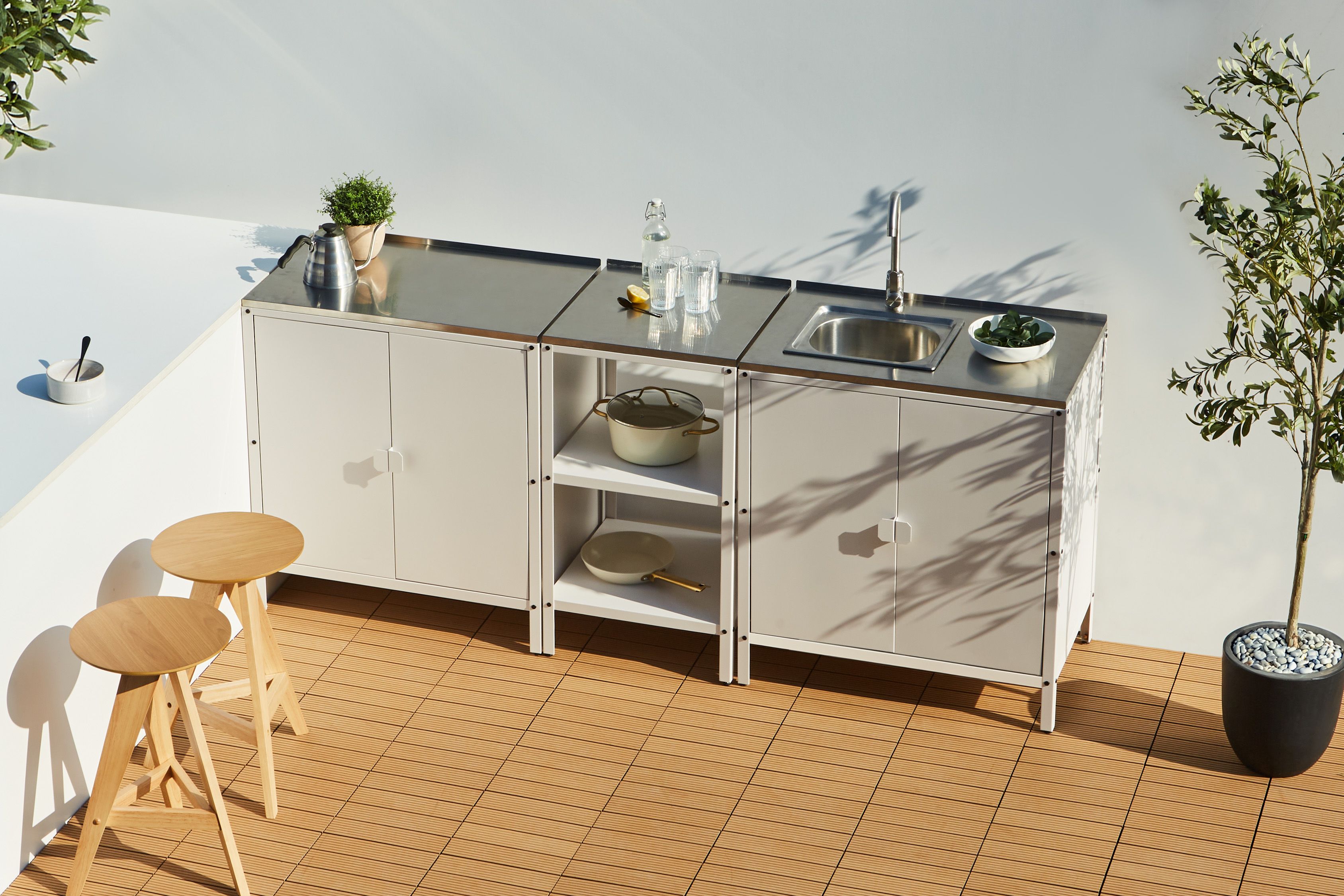 udend-rs-k-kkens-t-i-3-dele-med-h-ndvask-vilama-metal-hvid-beliani-dk