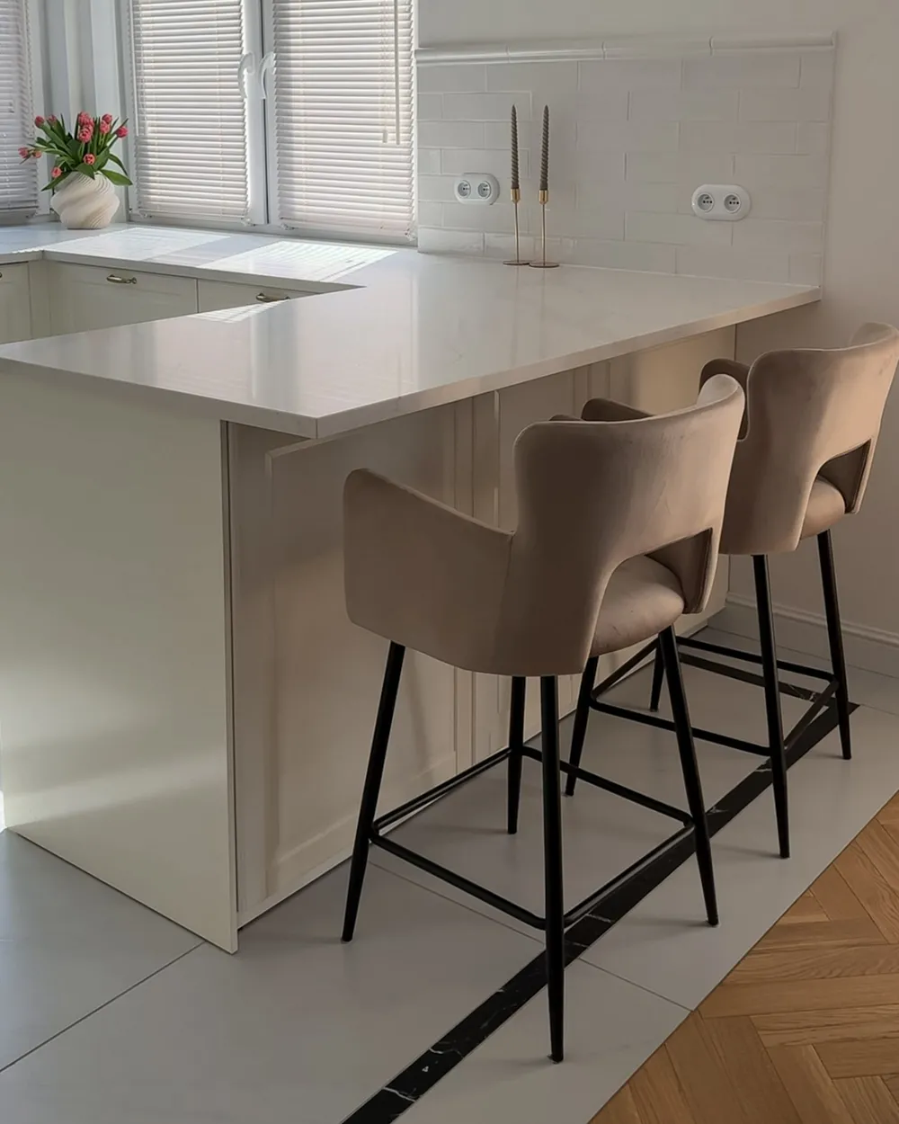 Schienale Alto Sala Componibile Set Di Sedie Alte SANILAC Velluto