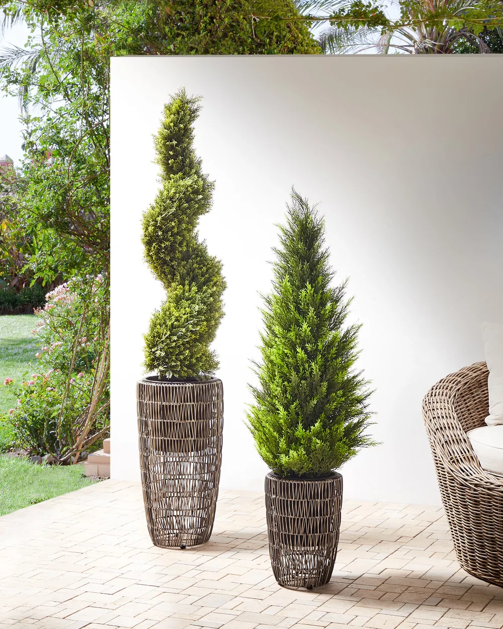 Set of 2 Plant Pots CHELONE PE Rattan 26/34 cm Brown