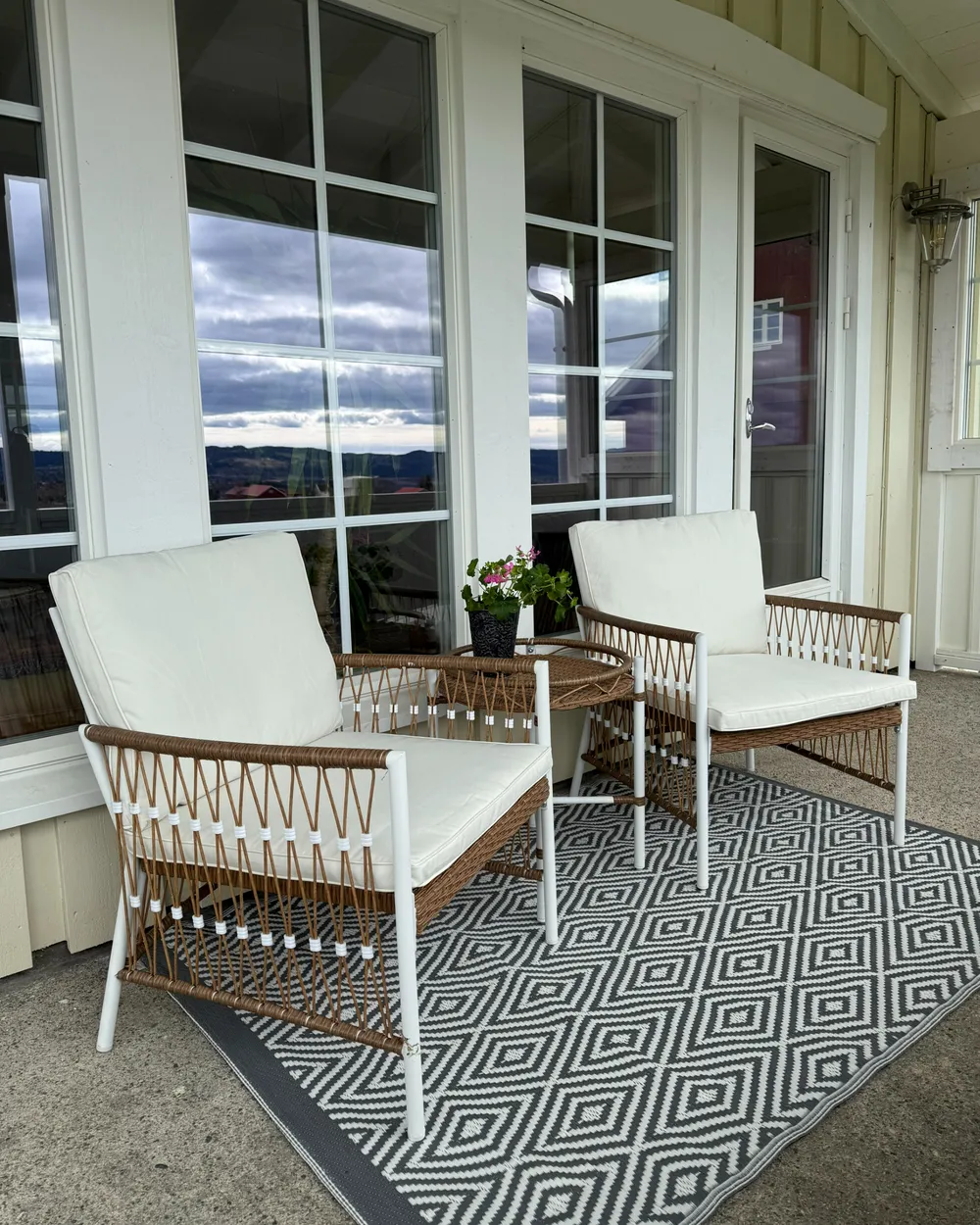 Bistro Set with Cushions LEVICO Metal White_991857