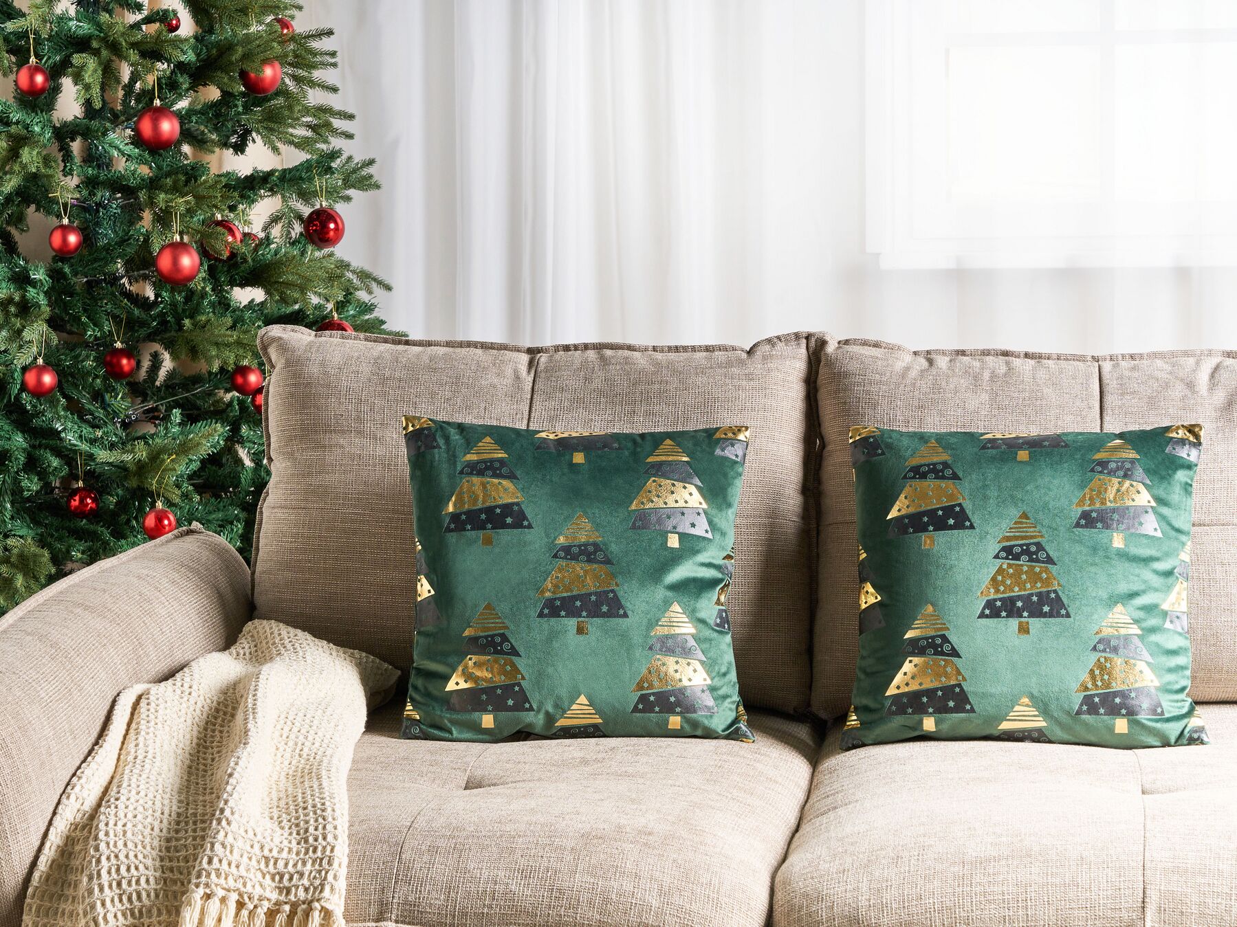 Set of 2 Velvet Cushions Christmas Tree Pattern 45 x 45 cm Green GOLDSPRUCE_879397