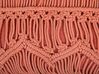 Dekorativní makramé bavlněný polštář 45 x 45 cm oranžový AKKOY_753155