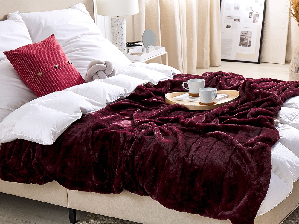Blanket TANTAN 180 x 220 cm Burgundy Beliani
