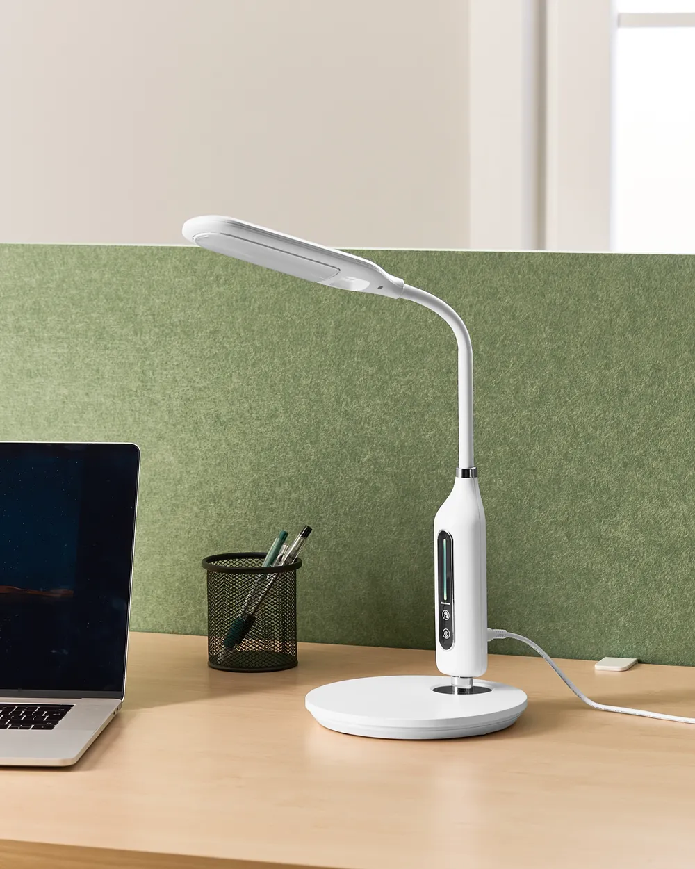 Lampada Da Scrivania Beliani – 3 Modalità Di Temperatura Colore, Dimmer Continuo, Braccio Regolabile E Caricatore Wireless, Bianco