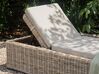 Chaise longue en rotin avec coussin taupe PALESE_928113