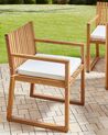 Conjunto de 8 sillas de jardín de madera de acacia certificada con cojines blanco crema SASSARI II_923957