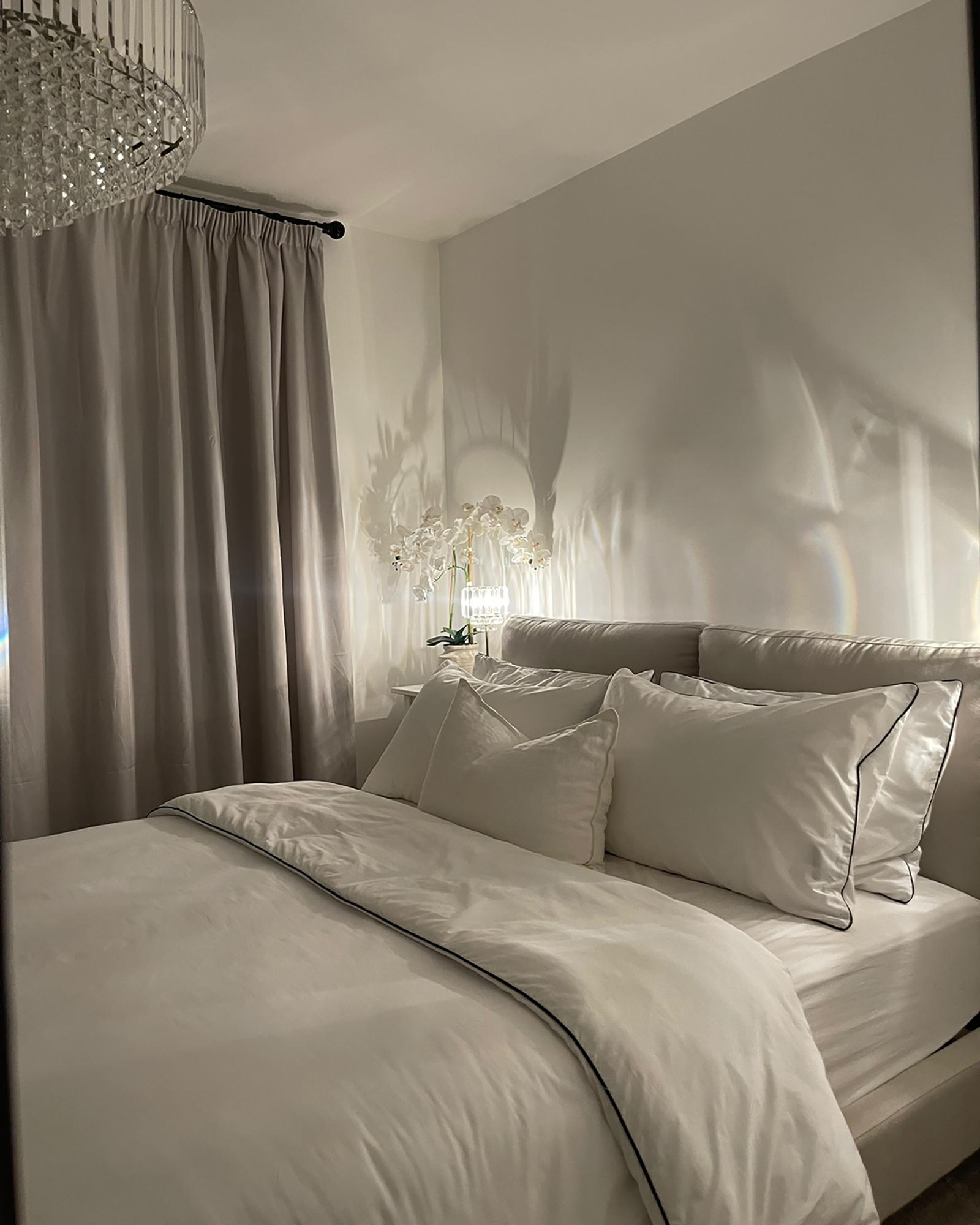 Łóżko tapicerowane 140 x 200 cm jasnobeżowe MELLE_907368