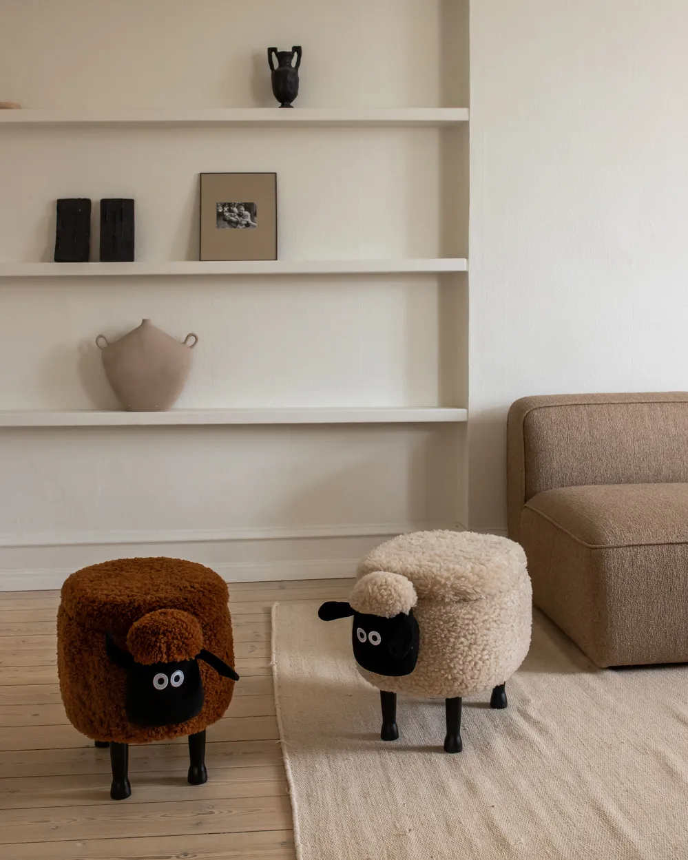 Pufa zwierzak ze schowkiem SHEEP Baranek Brązowy_953675