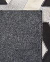 Kožený koberec 140 x 200 cm sivá/čierna NARMAN_780714