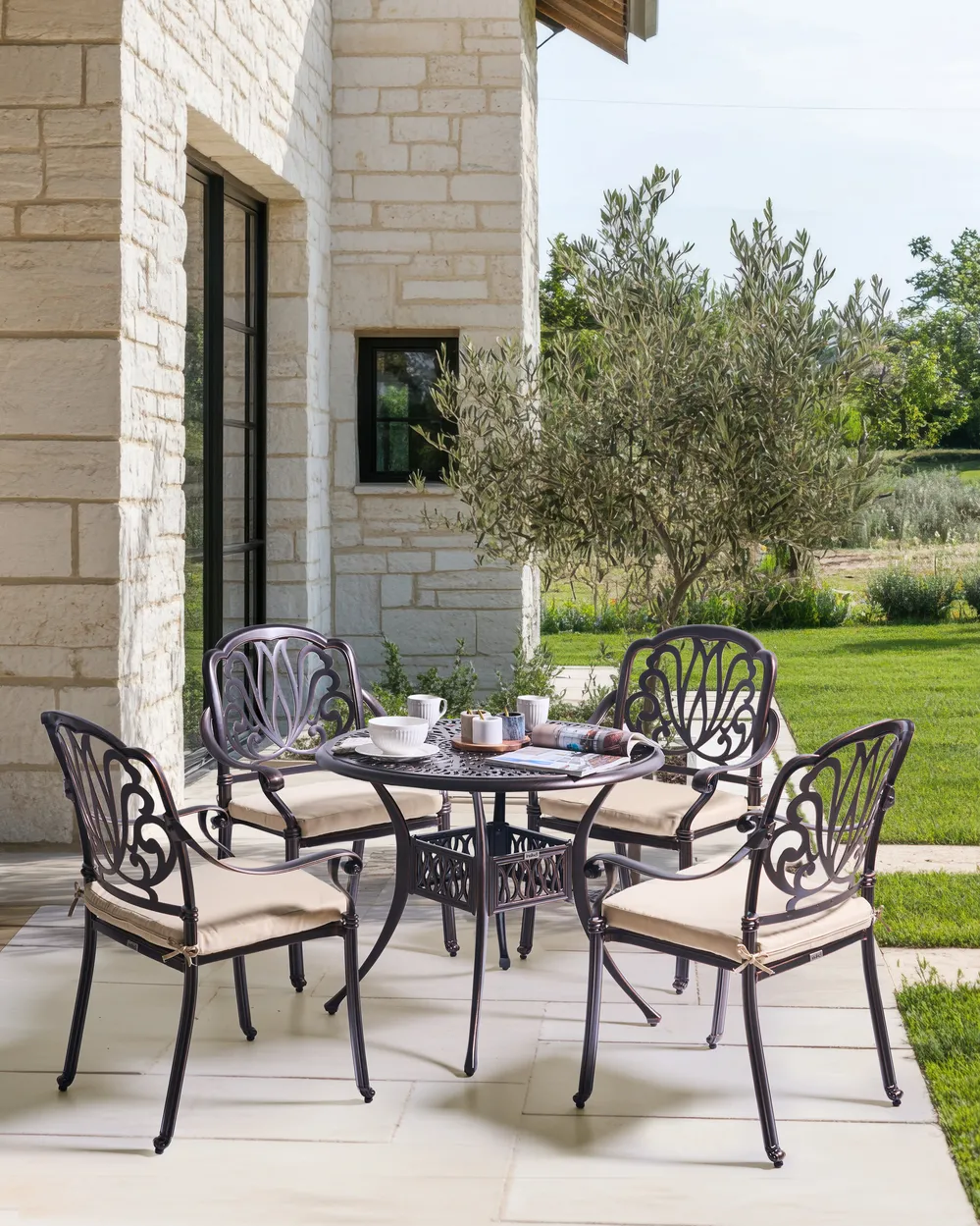 Pacco di 4 sedie da giardino impilabili in ferro e corda intrecciata Keiller Pacco di 4 sedie da giardino impilabili in ferro e corda intrecciata Keiller