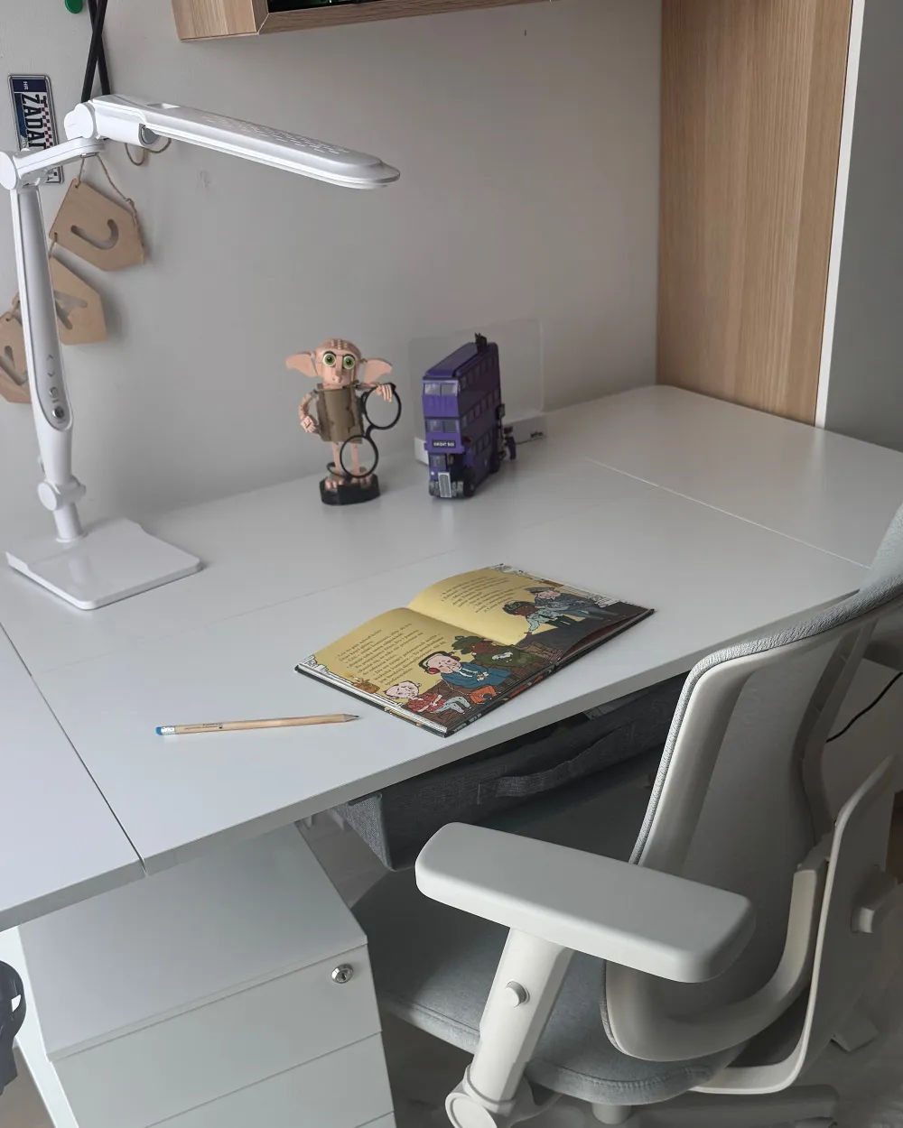 LED Desk Lamp PEGASI with Dimmer White_1175850