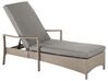 Chaise longue en rotin taupe et coussin gris VASTO_802168