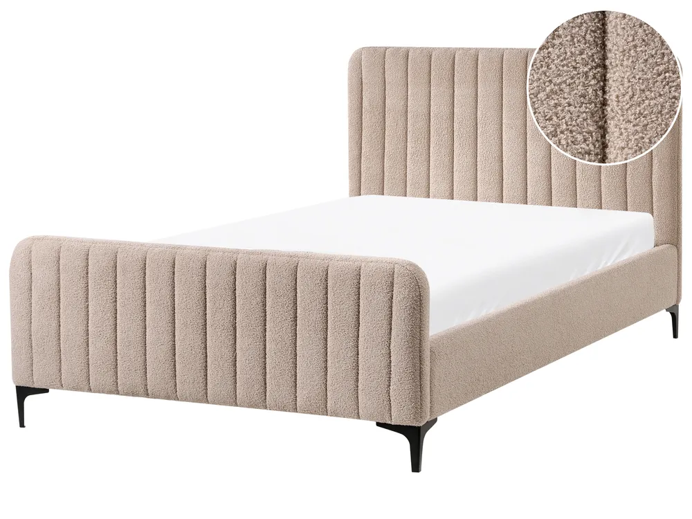 Mushukning yaqindan olingan surati Midgetni katta sik bilan sikadi