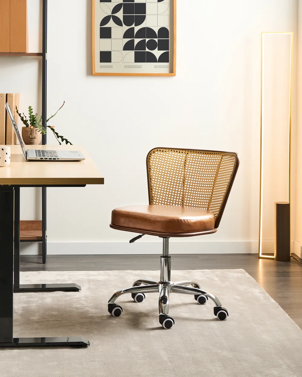 Sedia da Scrivania Beige Pelle Sintetica Girevole Regolabile in Altezza Gambe in Metallo Marion