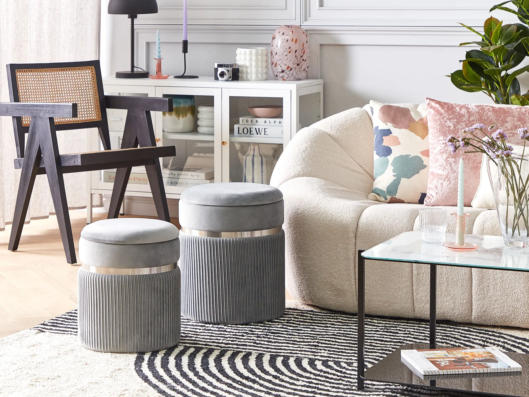 Zestaw 2 welurowych pufów ze schowkiem jasnoszary CAMDENTON_823871