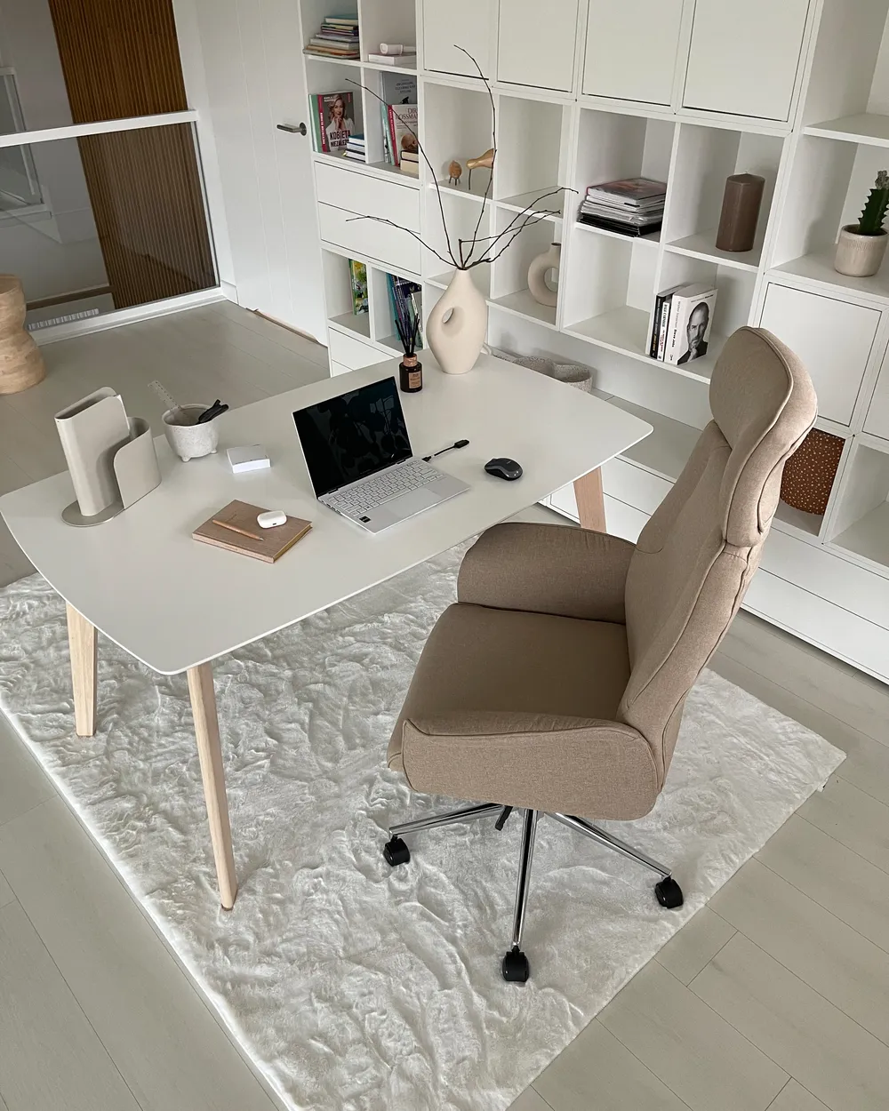 Silla De Oficina Sin Ruedas Con Respaldo Bajo Y Tapizada En Polipiel