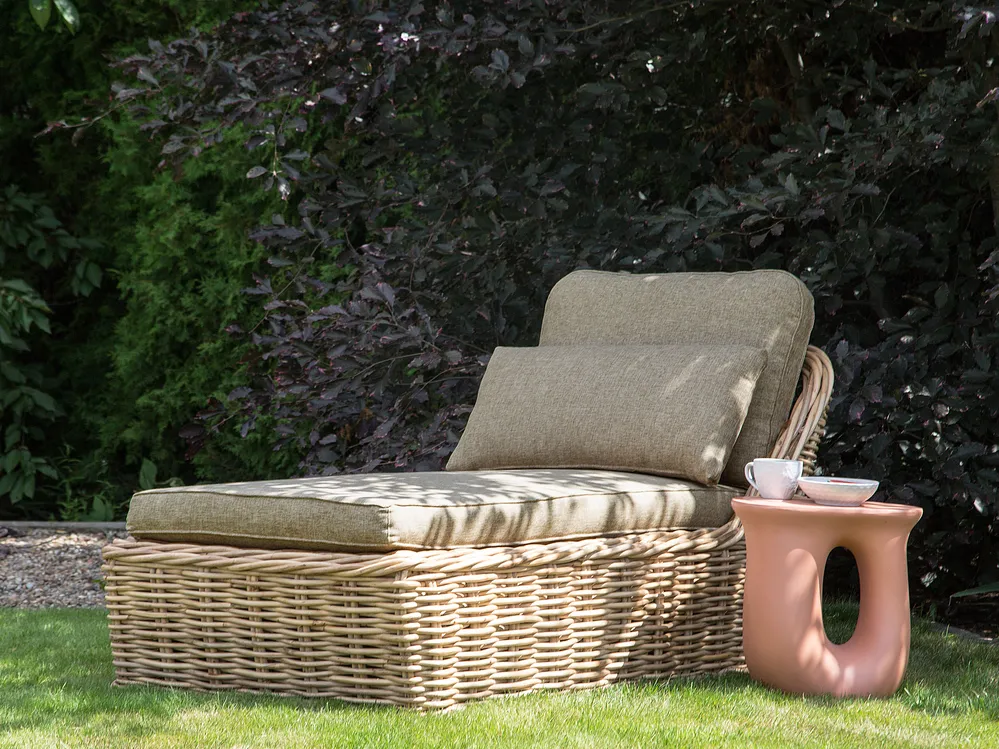 Leżak ogrodowy z poduszką BELSITO Rattan Naturalny
