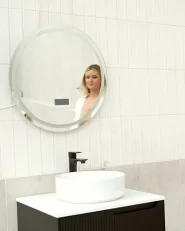 Lustro łazienkowe LED BROGNON 60 cm 60 cm Wbudowany głośnik Bluetooth Srebrny_944249