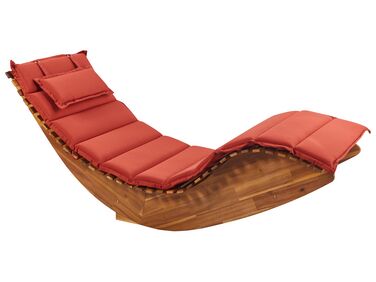 Chaise longue à bascule en bois clair avec coussin rouge BRESCIA II