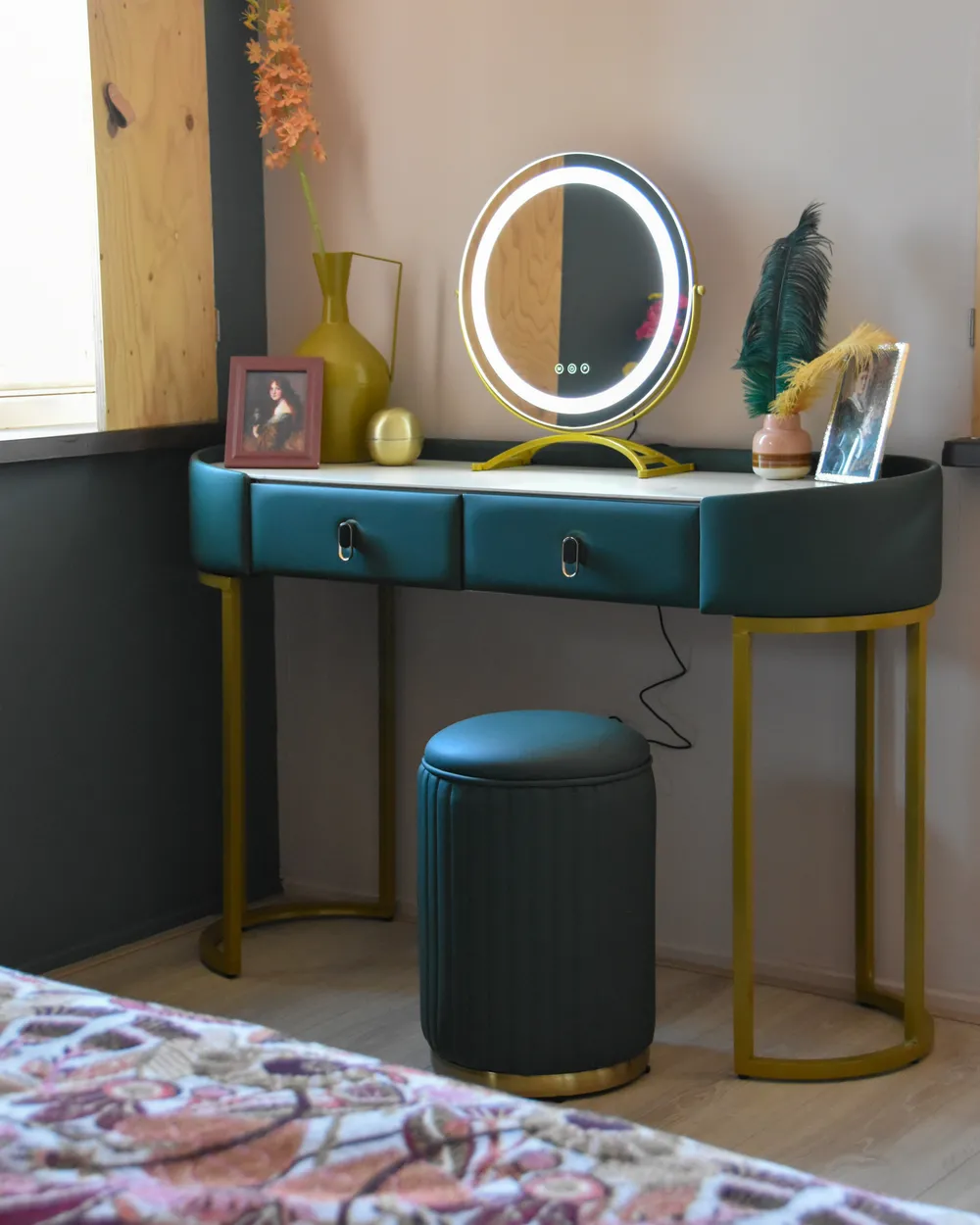 Dressing Table with Mirror and Stool VINAX LED Dark Green - Beliani.cz Dressing Table with Mirror and Stool VINAX LED Dark Green - Beliani.cz