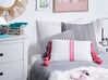 2 bawełniane poduszki dekoracyjne z frędzlami 30 x 50 cm biało-różowe LOVELY_911635