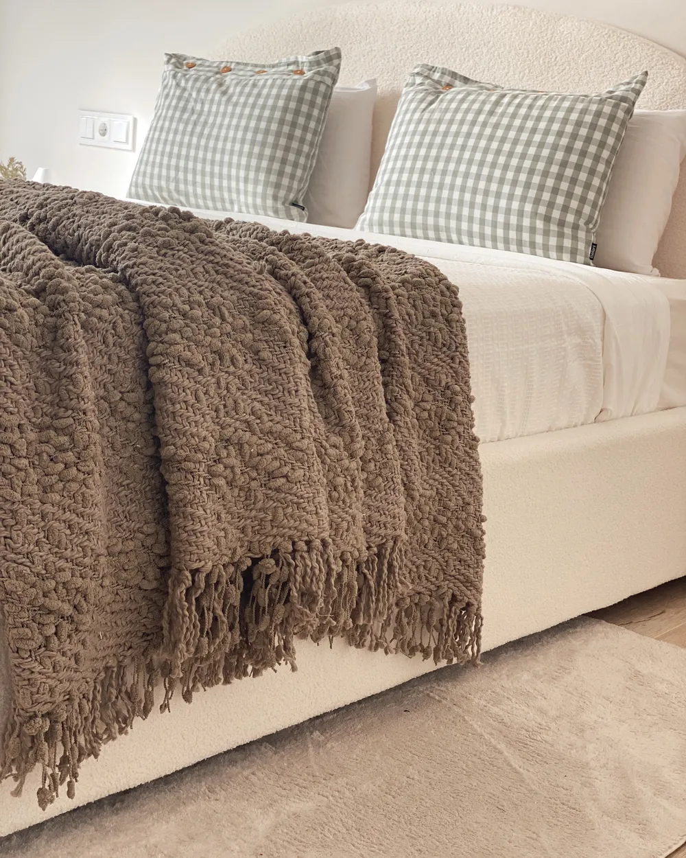 Ottoman Bed VAUCLUSE Boucle Off-White 180 x 200 cm (EU Super King)_973041