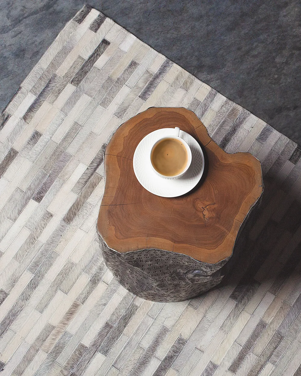 Šedý kožený koberec AHILLI různé velikosti