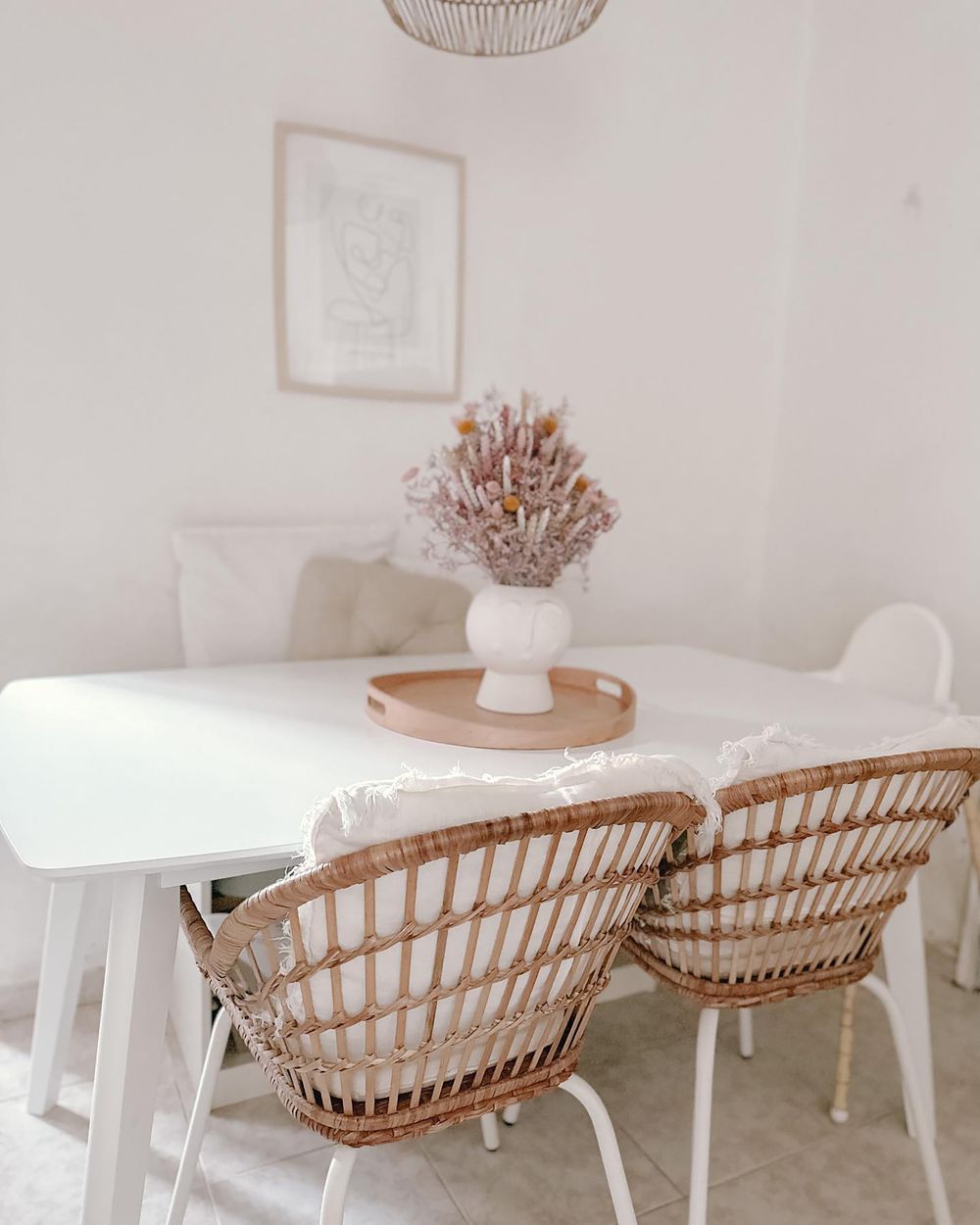 White dining table 160cm 2025