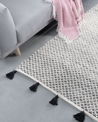 Area Rug 140 x 200 cm Black and White GEMLIK