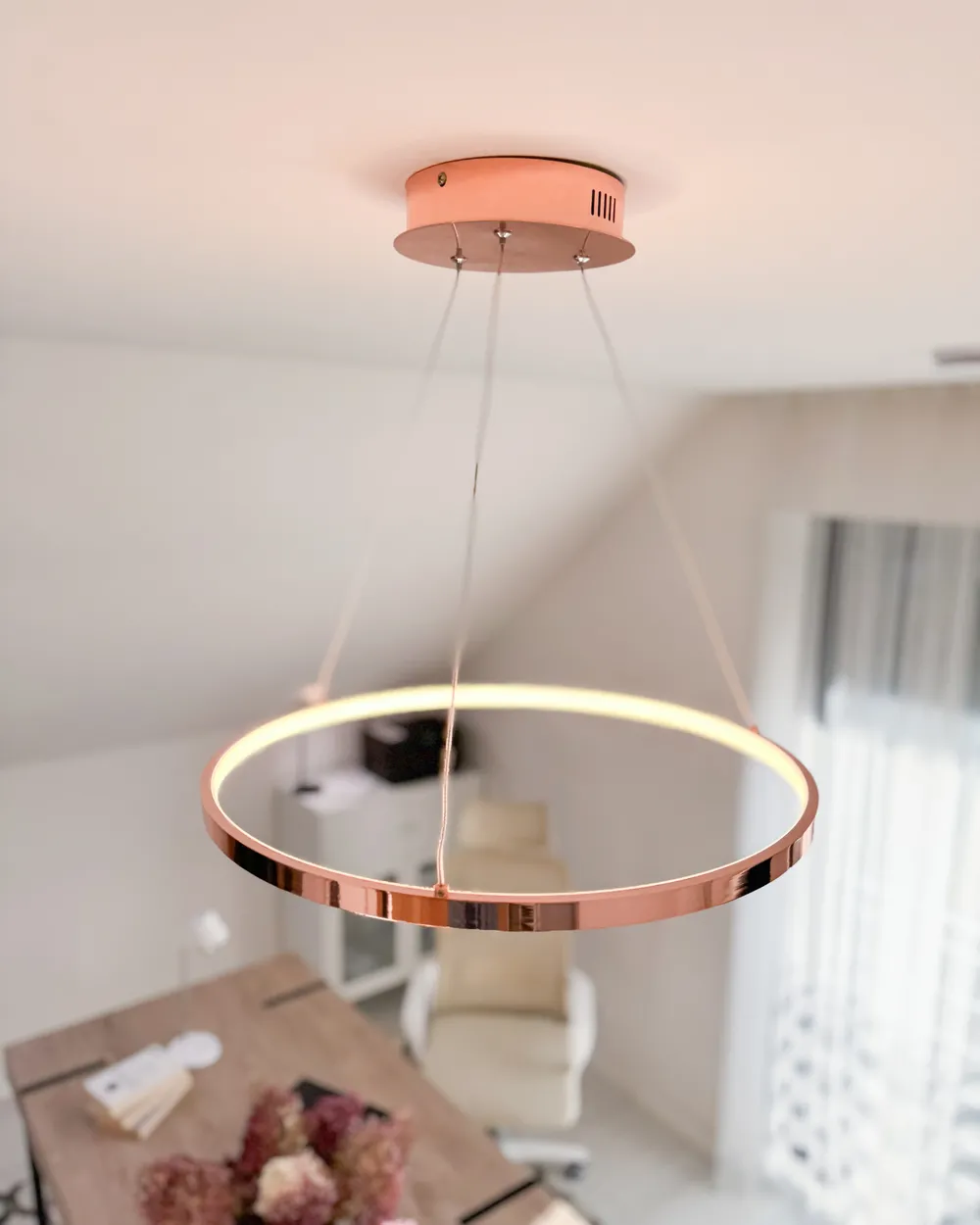 Lampada a forma di rosa: illuminazione romantica per l'arredamento casa