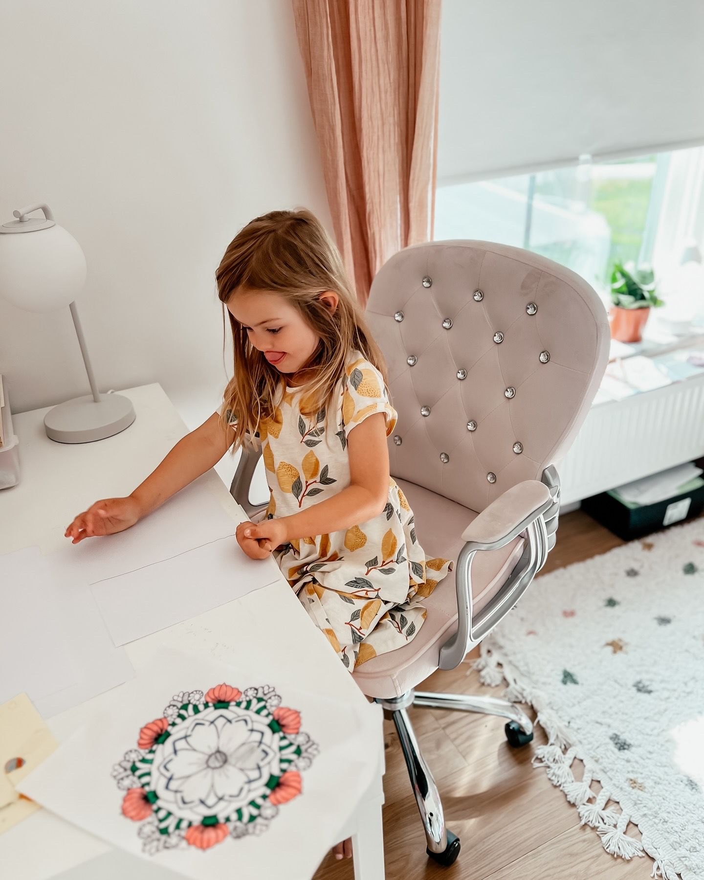 Krzesło biurowe regulowane welurowe różowe PRINCESS_946582