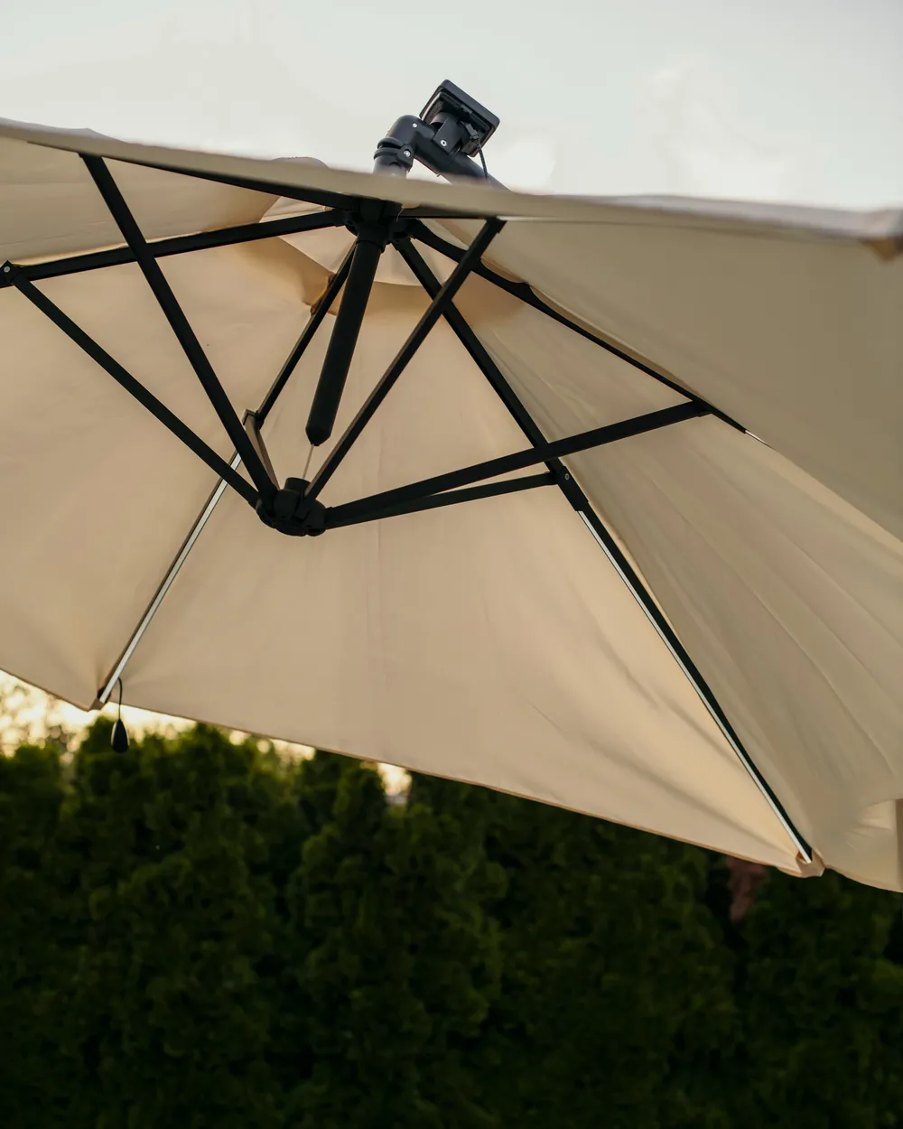 Parasol ogrodowy na wysięgniku LED 285 cm CORVAL Beżowy_1017620