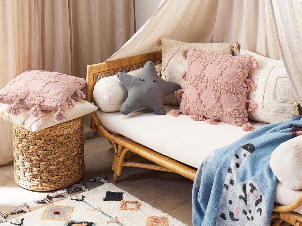 Set of 2 Tufted Cotton Cushions with Tassels 45 x 45 cm Pink TORENIA Beliani.no