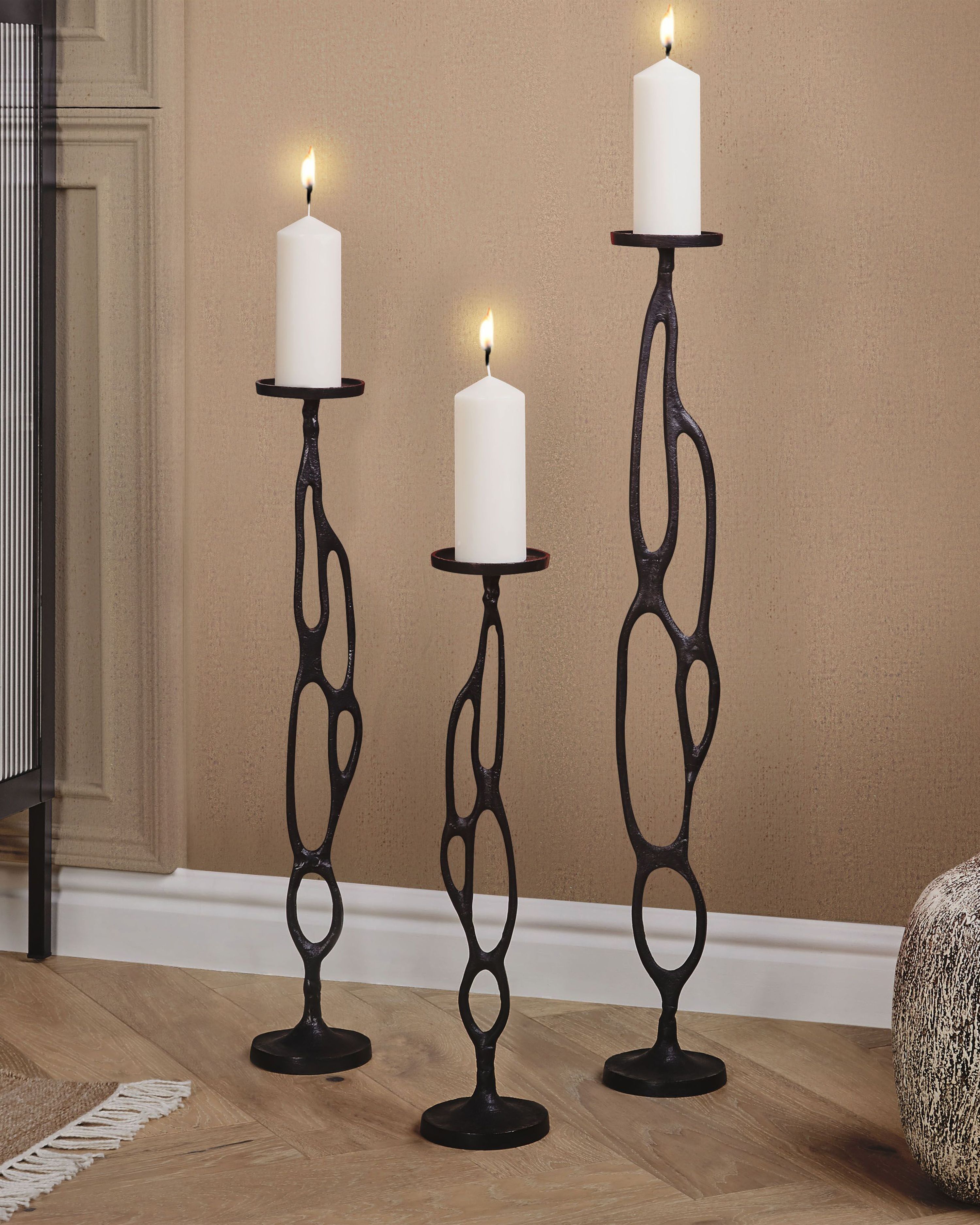 Lot De 3 Bougeoirs En Métal Argenté - Hauteurs 24, 26 Et 33 Cm - Décoration Luxueuse Pour Table Et Mariage