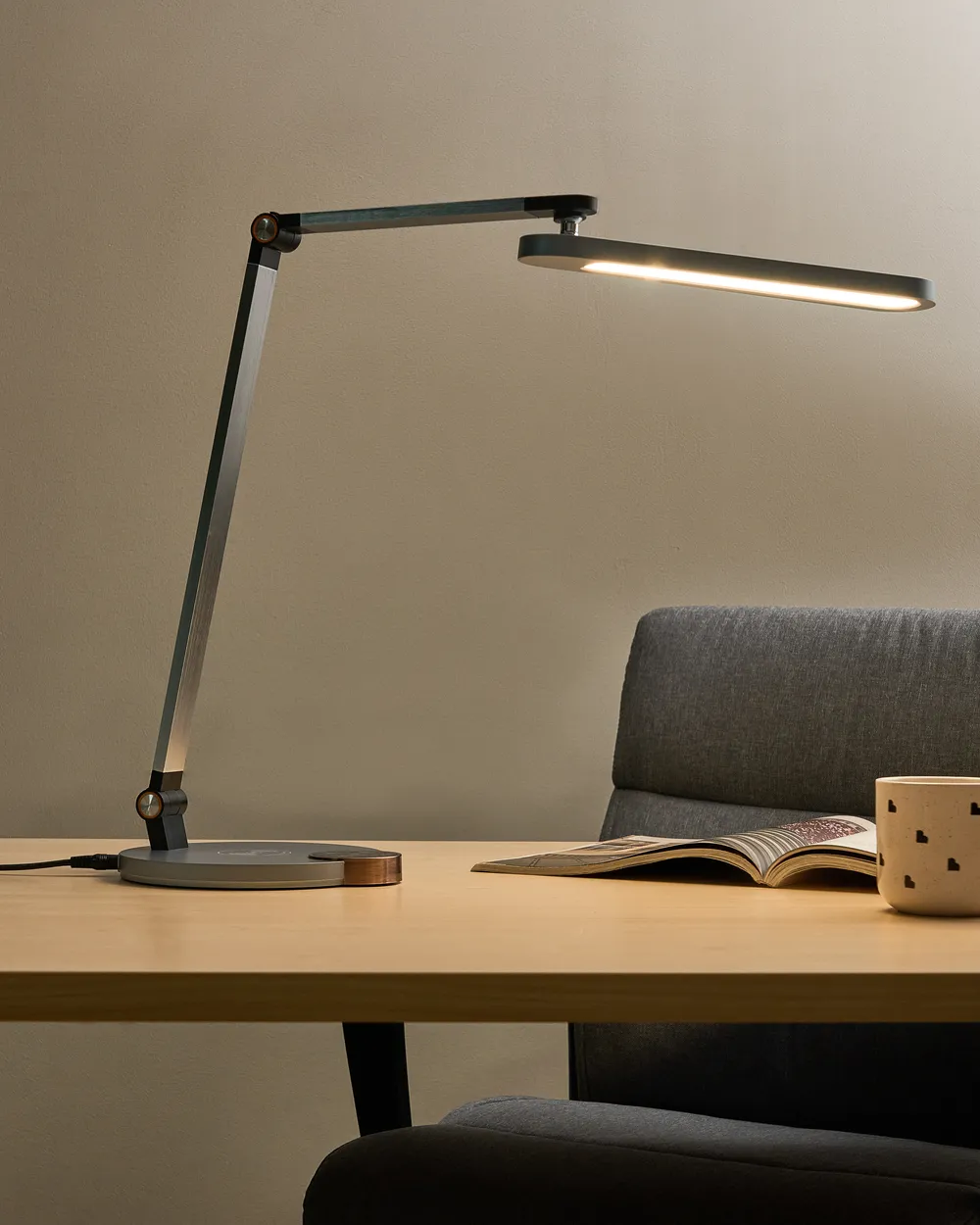 Lampa biurkowa LED CAROY Z ładowarką indukcyjną Szary