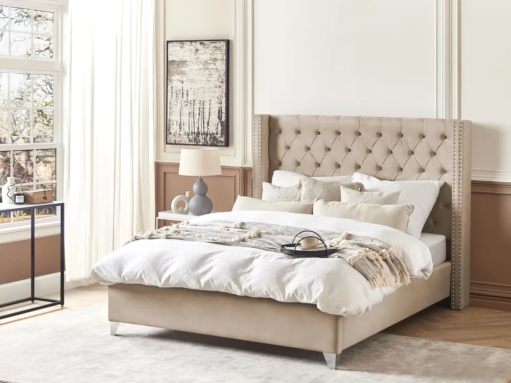 Letto con rete a doghe velluto tortora 180 x 200 cm testiera e gambe