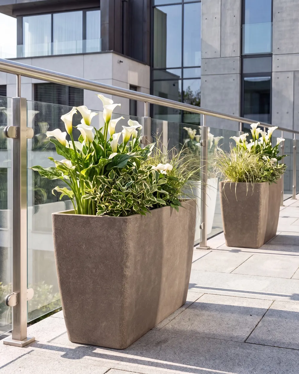 Set of 2 Plant Pots SILENEV 59 cm Brown