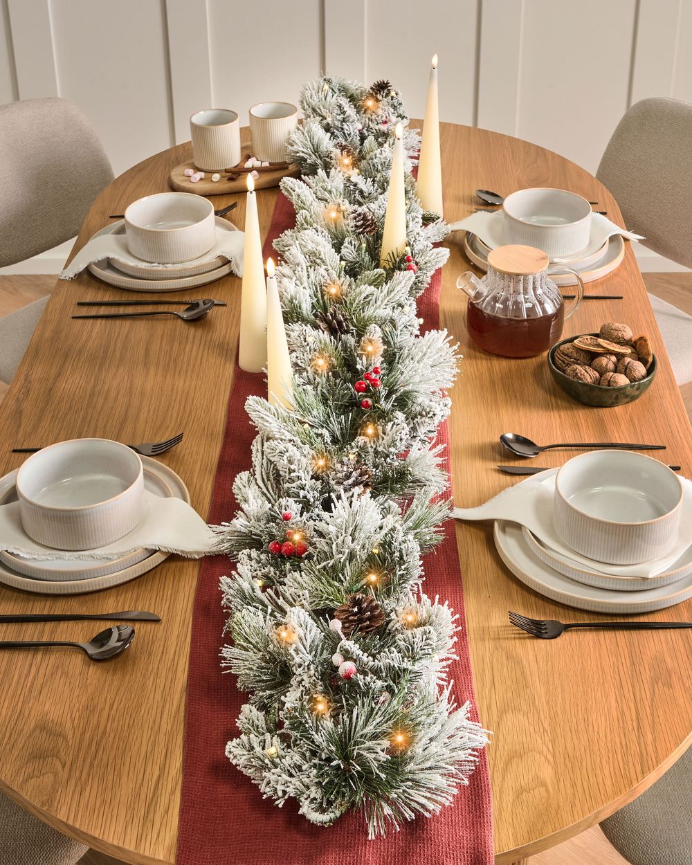 Weihnachtsgirlande Schnee bedeckt LED WHITEHORN 180 cm Weiss