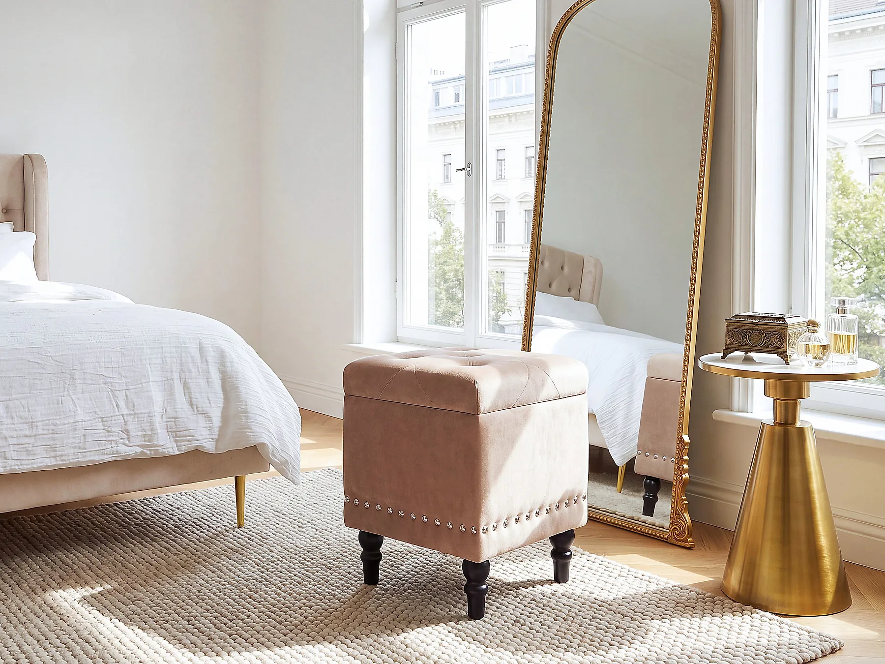 Pouf mit Stauraum LORETTO Samtstoff Beige_1186132