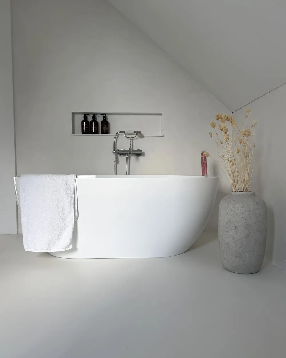 Freestanding Bathtub NEVIS 1600 x 750 mm White_1120246